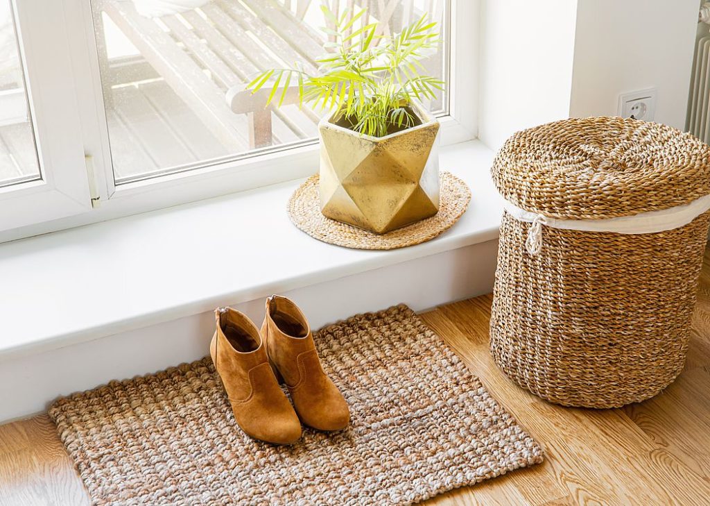 focus on natural materials such as sisal, wood, rattan