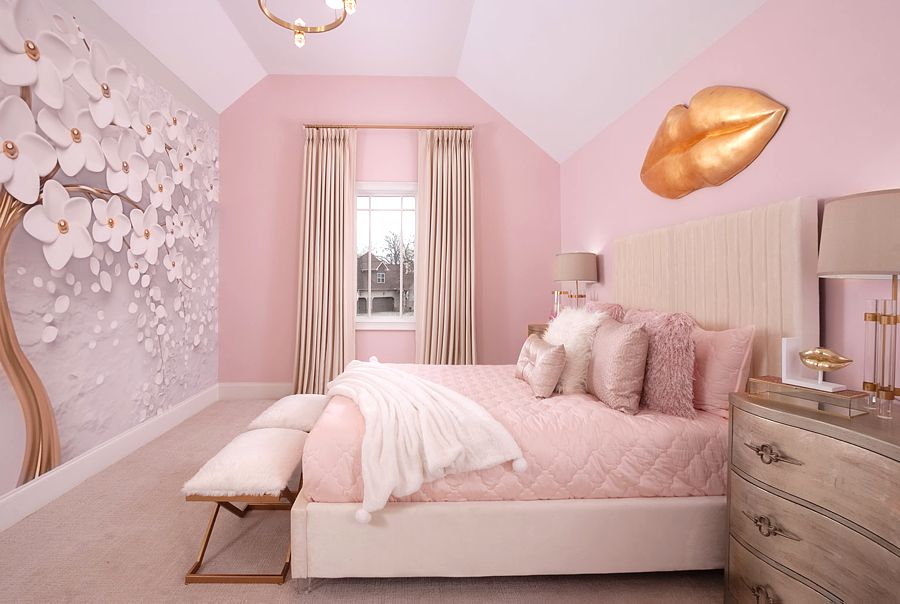 A 3D mural are combined for effect in this spectacular girl's bedroom.
