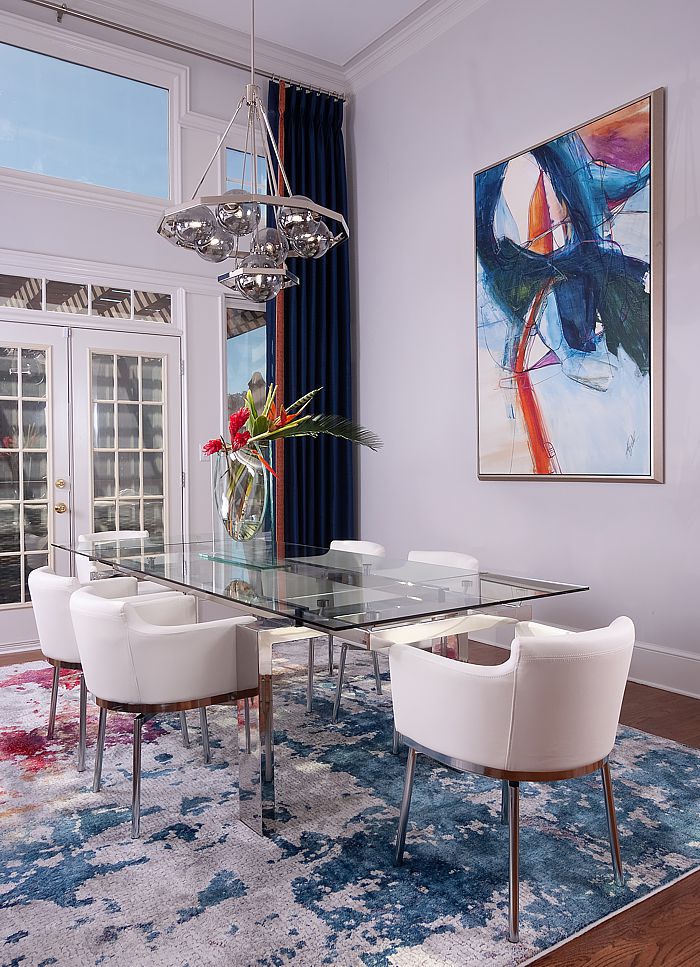 A contemporary dining room, perfect in Fort Worth.